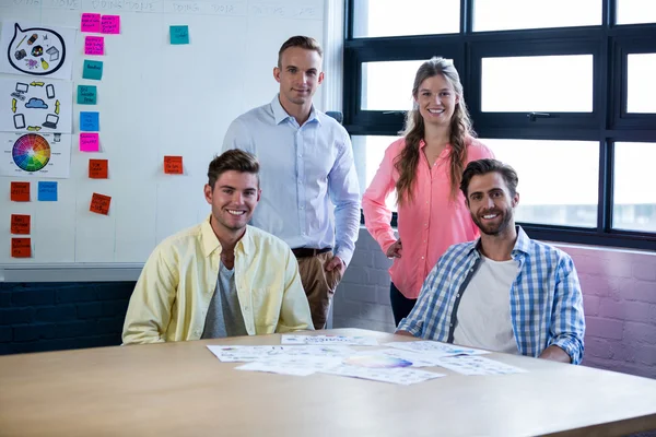 Gente de negocios creativa feliz — Foto de Stock