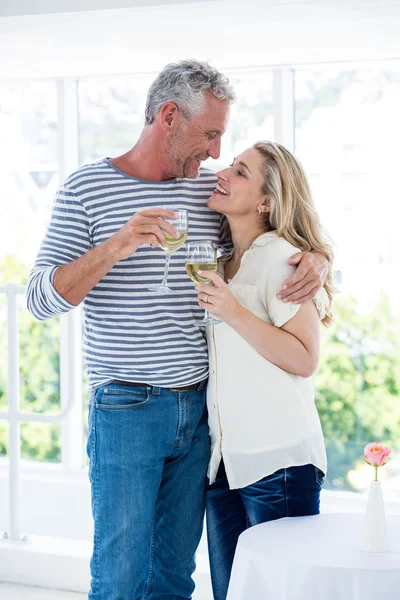 Mature couple with wine glasses — Stock Photo, Image