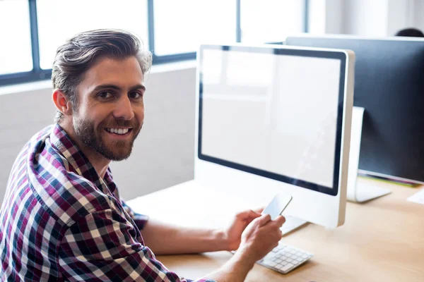 Zakenman met mobiele telefoon — Stockfoto