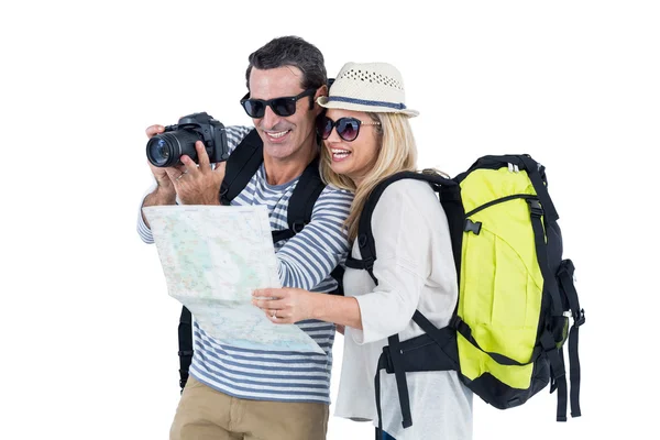 Casal olhando na câmera — Fotografia de Stock