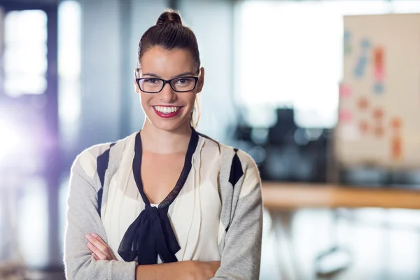 Vertrouwen vrouw in kantoor — Stockfoto