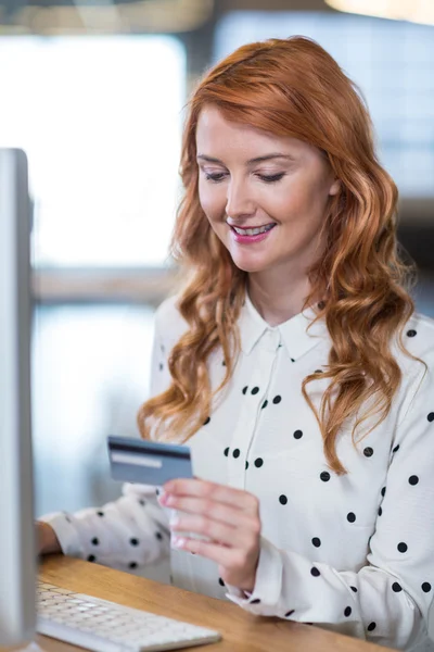 Businesswoman holding smart card — Stock Photo, Image