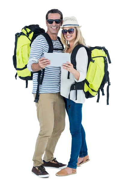 Couple with luggage and digital tablet — Stock Photo, Image