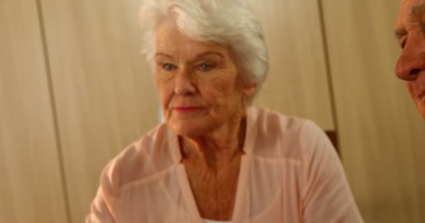 Задумчивая пожилая женщина с чашкой кофе — стоковое видео