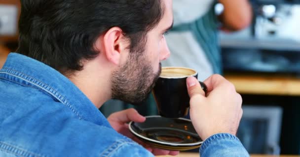 Zpomalený pohyb člověka s kávou — Stock video