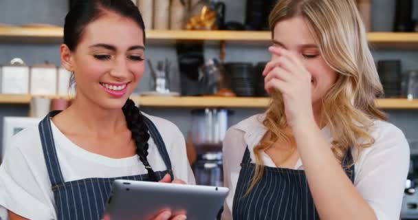 Waitresses are smiling and using a tablet — Stock Video