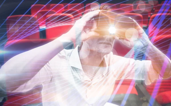 Composietbeeld van man met een apparaat voor virtuele realiteit — Stockfoto