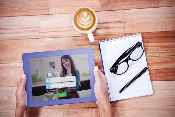 Overhead of feminine hands using tablet — Stock Photo, Image