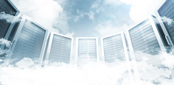 Сервери в хмарах — стокове фото