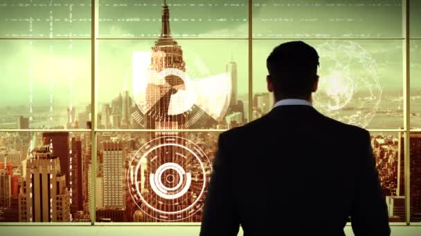 Uomo d'affari in carica con città futuristica — Video Stock