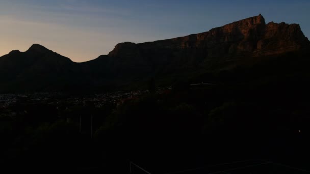 Paesaggio montano dal buio fino all'alba — Video Stock