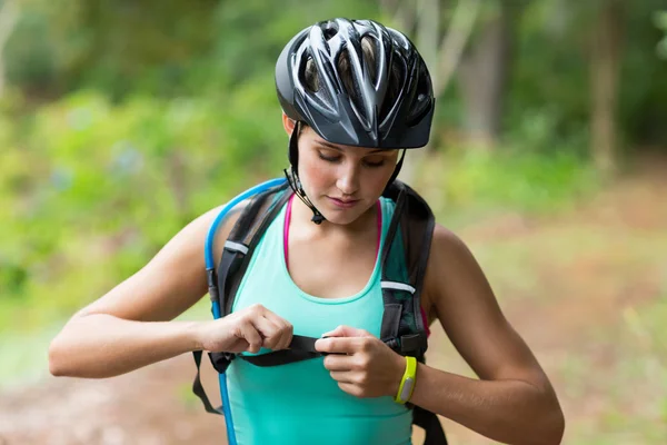 Female athletic tying backpack strap — Stock Photo, Image