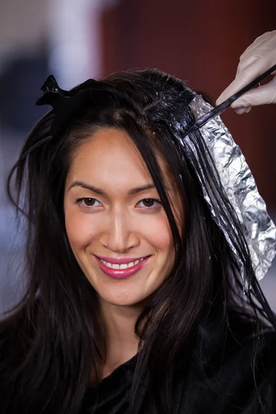 Hairdresser dyeing hair of her client — Stock Photo, Image