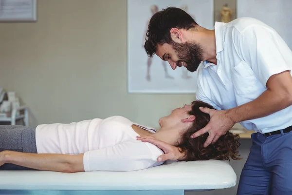 Physiotherapist giving neck massage to a woman — Stock Photo, Image