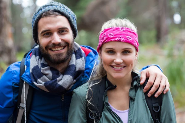 Retrato de pareja excursionista — Foto de Stock