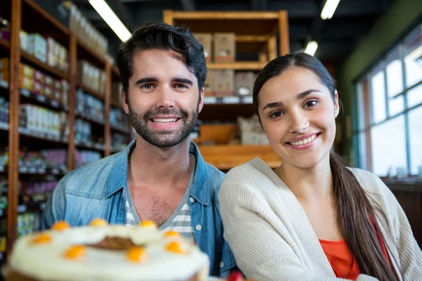 Coppia al banco dei dessert — Foto Stock