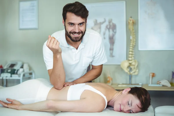 Physiotherapist giving back massage to a woman — Stock Photo, Image
