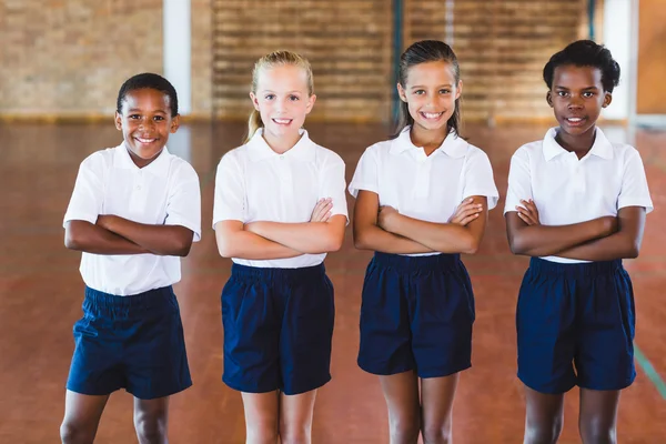 Retrato de niños de la escuela de pie con los brazos cruzados —  Fotos de Stock