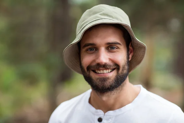 Porträt eines gutaussehenden Mannes — Stockfoto