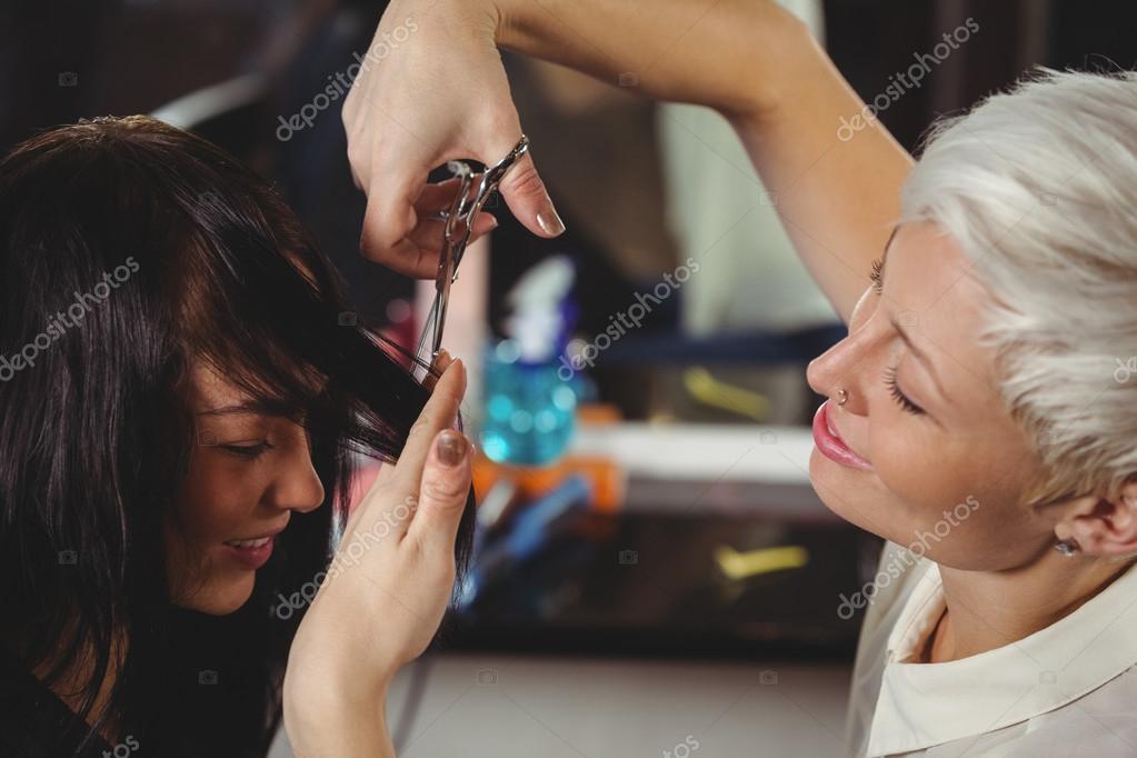 Female getting her hair trimmed — Stock Photo © Wavebreakmedia 117214406