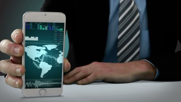 Mão mostrando móvel com interface virtual — Vídeo de Stock