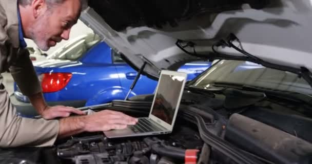 机械维修汽车发动机 — 图库视频影像