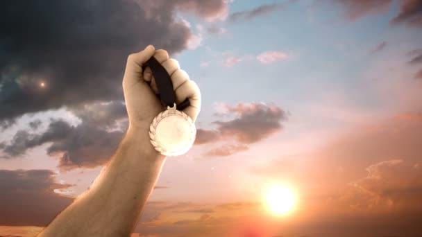 Hand of athlete holding gold medal — Stock Video