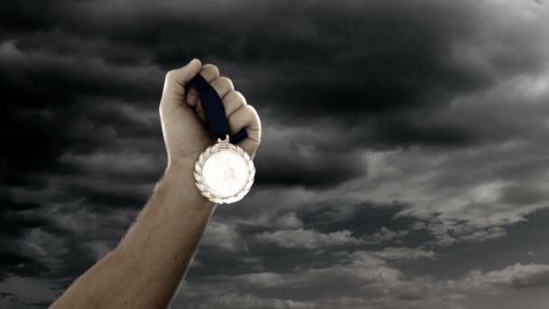 Hand of athlete holding gold medal — Stock Video