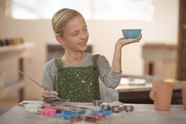 Smiling girl looking at bowl — Stock Photo, Image