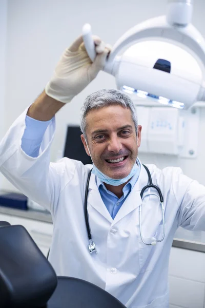 Portrait of a smiling dentist — Stock Photo, Image