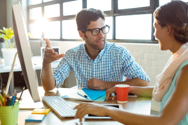 Business executives interacting with each other — Stock Photo, Image