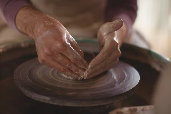 남성 포터 만드는 그릇 — 스톡 사진