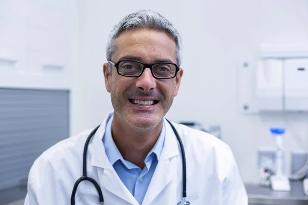 Portrait of dentist in spectacles — Stock Photo, Image