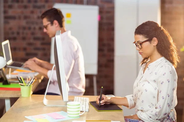 Businesswoman using graphic tablet — Stock Photo, Image