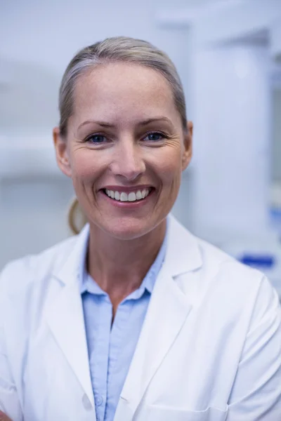 Portrait of female dentist smiling — Stock Photo, Image