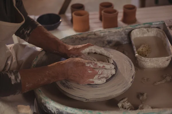 Mid section of potter making pot — Stock Photo, Image