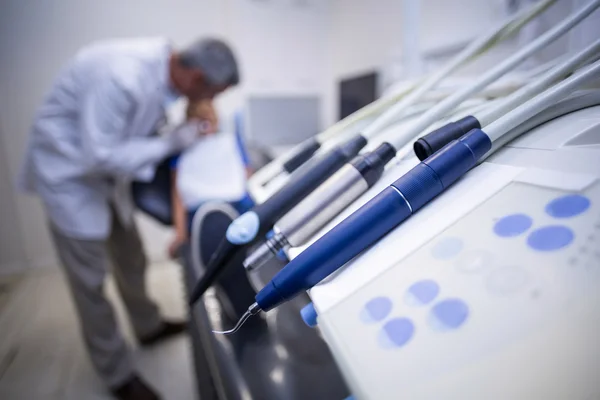 Primer plano de la herramienta dental —  Fotos de Stock