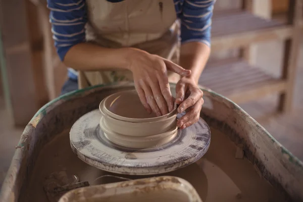 Female potter making pot — Stock Photo, Image