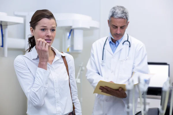 Woman suffering from toothache — Stock Photo, Image