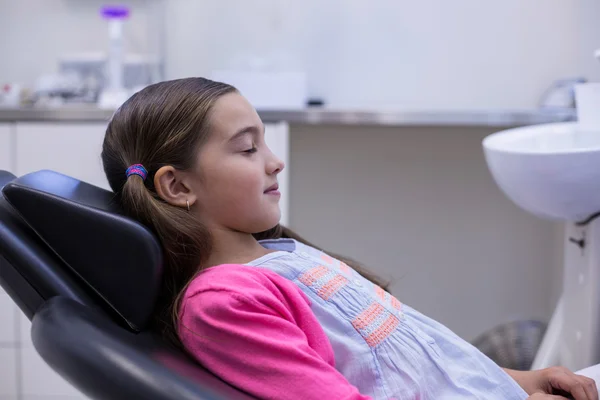 Young patient sitting on dentists chair — Stock Photo, Image