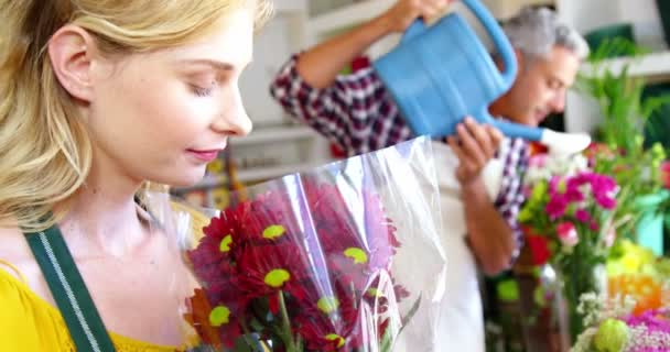 Fleuriste odeur bouquet de fleur — Video