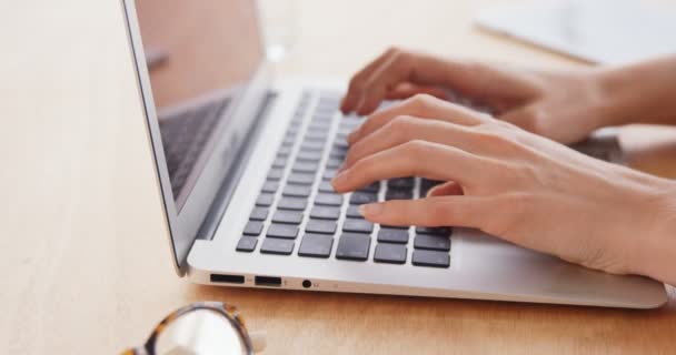 Businesswoman working over laptop — Stock Video