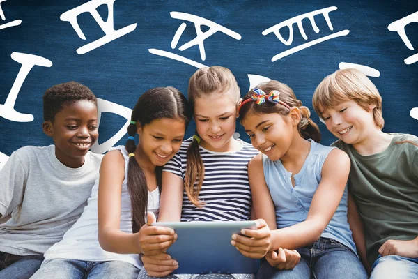 Digitális tábla használó gyermekek — Stock Fotó