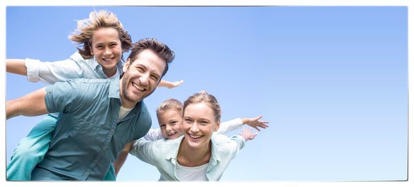 Happy parents with children — Stock Photo, Image