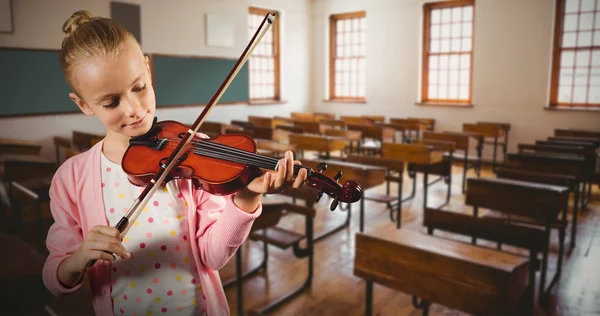 小さな女の子の演奏ヴァイオリン — ストック写真