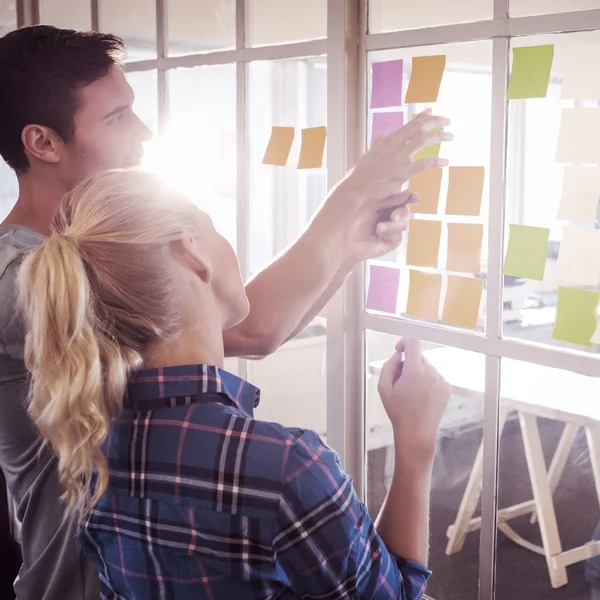 Jóvenes empresarios creativos — Foto de Stock