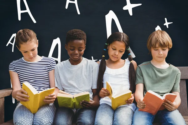 Kinder lesen Bücher — Stockfoto