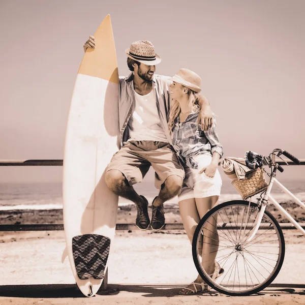 Bonito casal no passeio de bicicleta — Fotografia de Stock