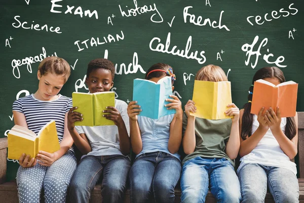 Kinder lesen Bücher — Stockfoto