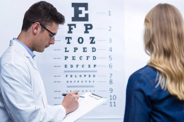 Escritura optometrista en portapapeles — Foto de Stock